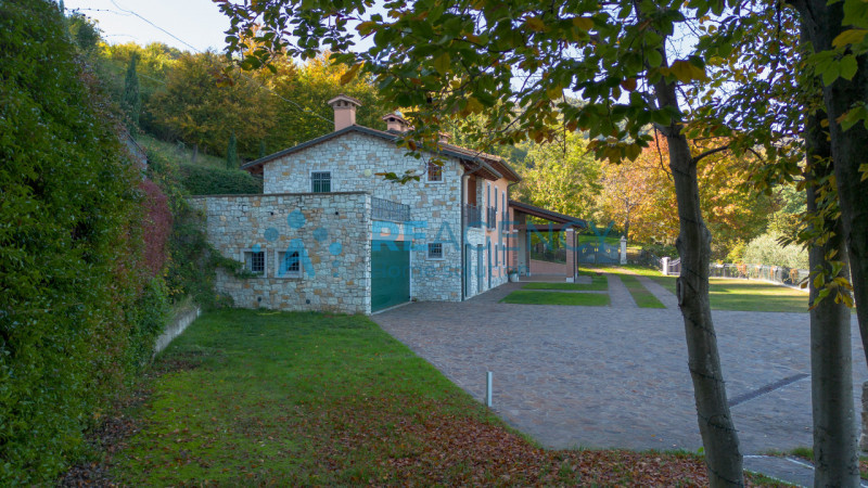 Arzignano - San Zeno 

Siete una famiglia  e state cercando una residenza privata o di rappresent...