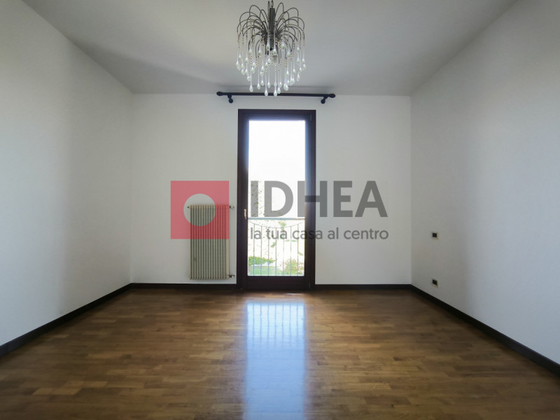 In una tranquilla via cieca di Silea, all'interno di un gradevole contesto residenziale poco dist...