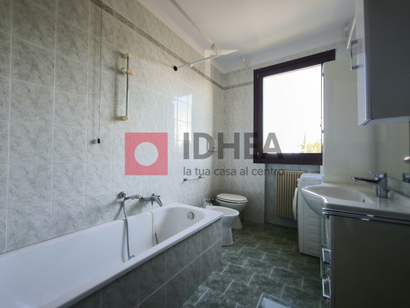 In una tranquilla via cieca di Silea, all'interno di un gradevole contesto residenziale poco dist...