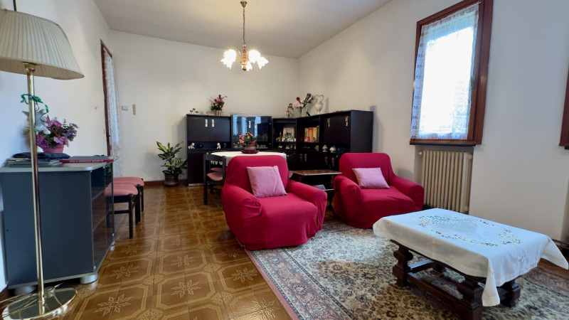 CASELLE DI SELVAZZANO: In posizione tranquilla e riservata, proponiamo in vendita una casa singol...