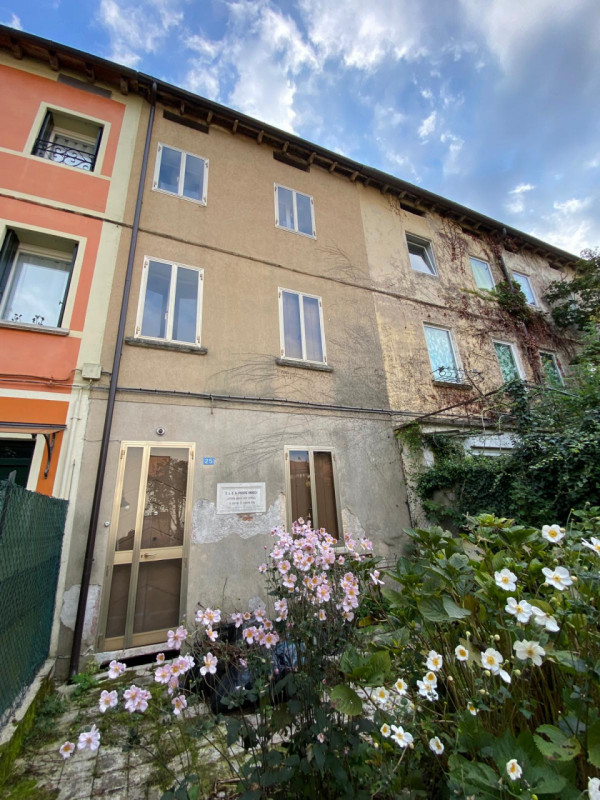 Se sei alla ricerca di una casa che possa diventare il tuo rifugio in uno dei quartieri più affas...