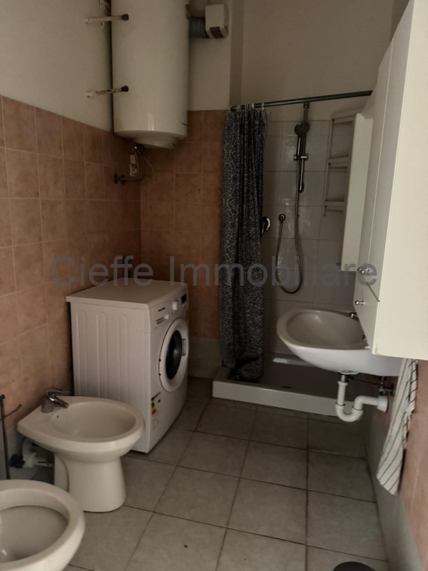 Libera stanza doppia al 2° piano nella vivace zona di San Carlo a Padova. L'immobile è completame...