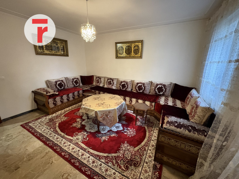 Appartamento al terzo piano con ascensore in un condominio di nove unità situato nella zona di Sa...