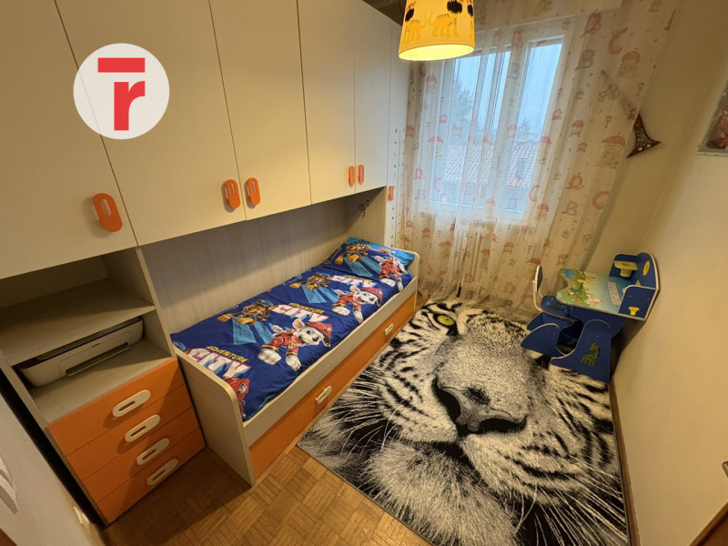 Appartamento al terzo piano con ascensore in un condominio di nove unità situato nella zona di Sa...