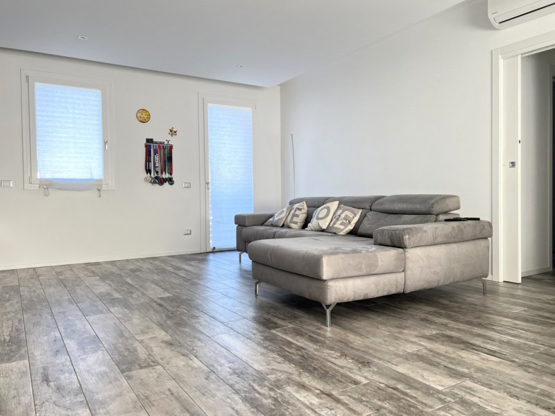 TAGGì DI LIMENA: Proponiamo in vendita un esclusivo attico situato nel moderno quartiere residenz...