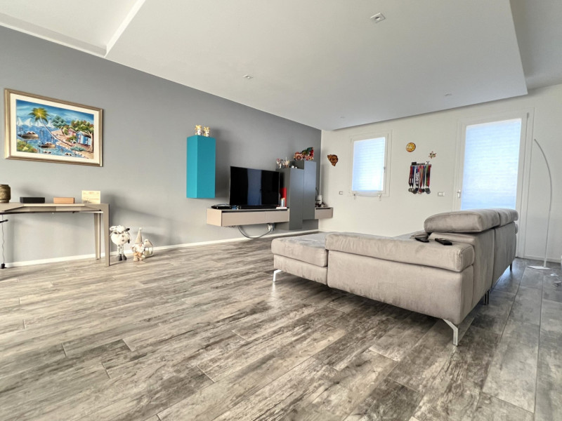 TAGGì DI LIMENA: Proponiamo in vendita un esclusivo attico situato nel moderno quartiere residenz...