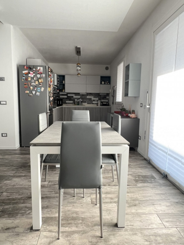 TAGGì DI LIMENA: Proponiamo in vendita un esclusivo attico situato nel moderno quartiere residenz...