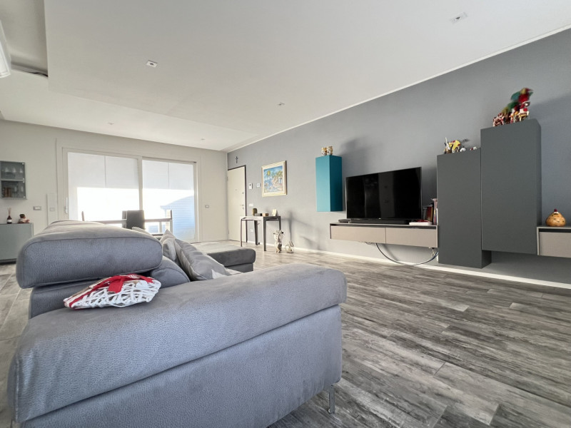 TAGGì DI LIMENA: Proponiamo in vendita un esclusivo attico situato nel moderno quartiere residenz...