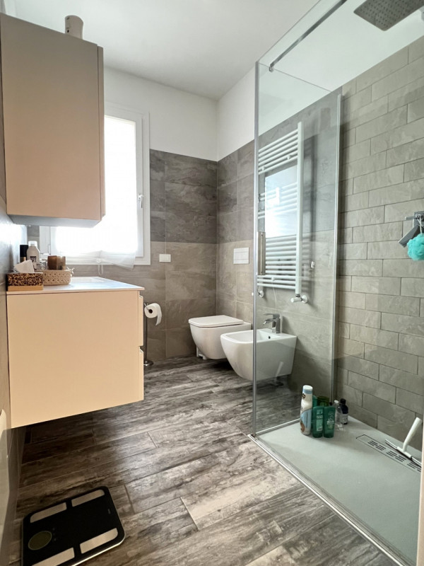 TAGGì DI LIMENA: Proponiamo in vendita un esclusivo attico situato nel moderno quartiere residenz...