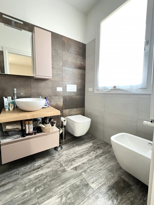 TAGGì DI LIMENA: Proponiamo in vendita un esclusivo attico situato nel moderno quartiere residenz...