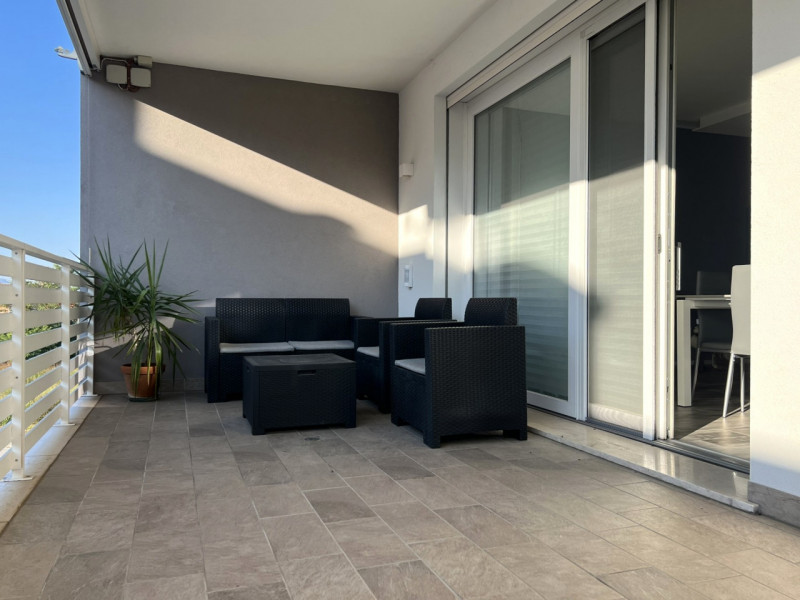 TAGGì DI LIMENA: Proponiamo in vendita un esclusivo attico situato nel moderno quartiere residenz...