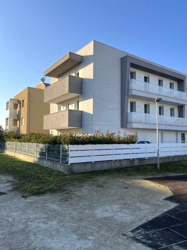 TAGGì DI LIMENA: Proponiamo in vendita un esclusivo attico situato nel moderno quartiere residenz...