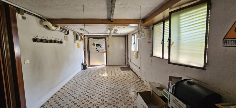 Riferimento per l'Agenzia VC0985 VIGONZA Zona Capriccio. Magazzino - deposito di Mq 78 commercial...