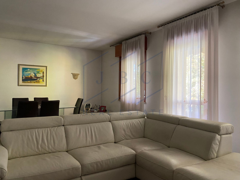 ODERZO - (TV)
Situato al 2° e 3° piano di una palazzina signorile servita da ascensore, questo es...