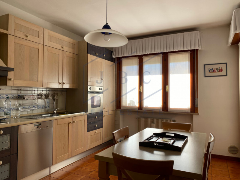 ODERZO - (TV)
Situato al 2° e 3° piano di una palazzina signorile servita da ascensore, questo es...