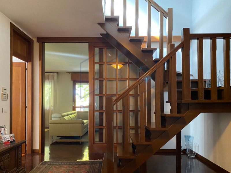 ODERZO - (TV)
Situato al 2° e 3° piano di una palazzina signorile servita da ascensore, questo es...