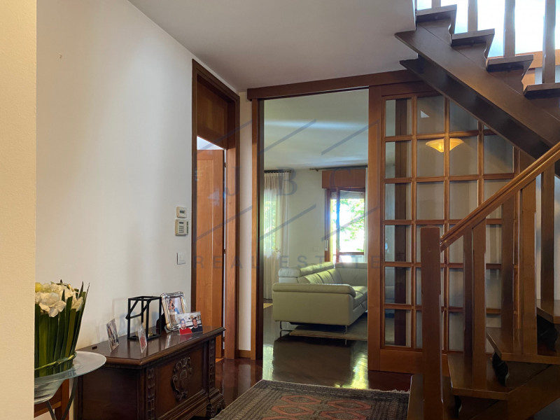 ODERZO - (TV)
Situato al 2° e 3° piano di una palazzina signorile servita da ascensore, questo es...