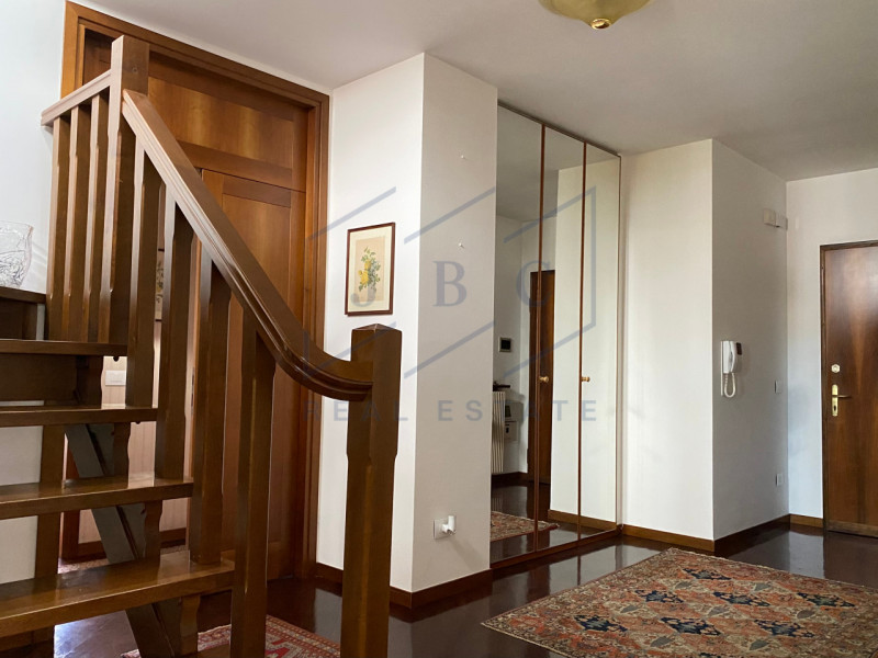 ODERZO - (TV)
Situato al 2° e 3° piano di una palazzina signorile servita da ascensore, questo es...