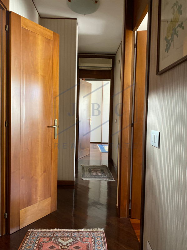 ODERZO - (TV)
Situato al 2° e 3° piano di una palazzina signorile servita da ascensore, questo es...