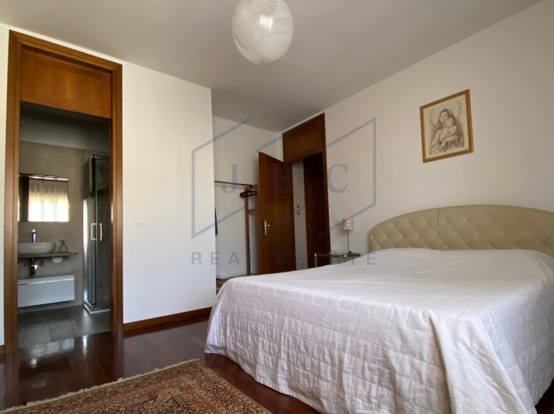 ODERZO - (TV)
Situato al 2° e 3° piano di una palazzina signorile servita da ascensore, questo es...