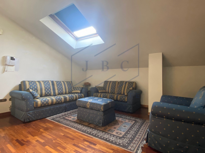 ODERZO - (TV)
Situato al 2° e 3° piano di una palazzina signorile servita da ascensore, questo es...