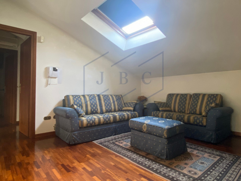 ODERZO - (TV)
Situato al 2° e 3° piano di una palazzina signorile servita da ascensore, questo es...