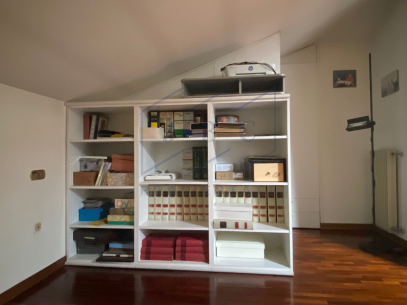 ODERZO - (TV)
Situato al 2° e 3° piano di una palazzina signorile servita da ascensore, questo es...