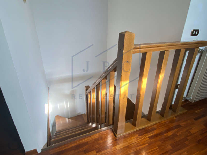 ODERZO - (TV)
Situato al 2° e 3° piano di una palazzina signorile servita da ascensore, questo es...