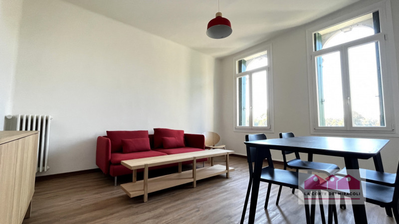 CONTRATTO CON OBBLIGO DI RESIDENZA - CENTRO STORICO: BICAMERE ARREDATO A NUOVO POSTO AL SECONDO P...