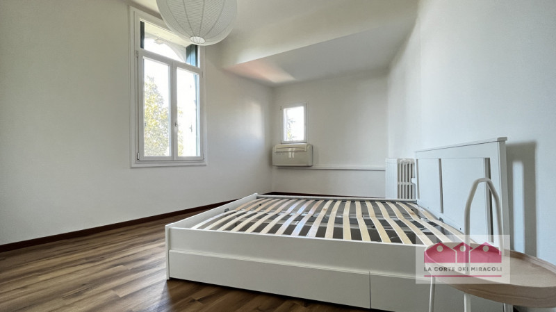 CONTRATTO CON OBBLIGO DI RESIDENZA - CENTRO STORICO: BICAMERE ARREDATO A NUOVO POSTO AL SECONDO P...