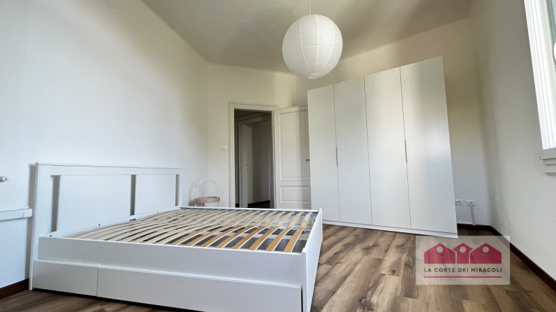 CONTRATTO CON OBBLIGO DI RESIDENZA - CENTRO STORICO: BICAMERE ARREDATO A NUOVO POSTO AL SECONDO P...