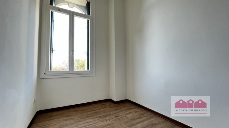 CONTRATTO CON OBBLIGO DI RESIDENZA - CENTRO STORICO: BICAMERE ARREDATO A NUOVO POSTO AL SECONDO P...