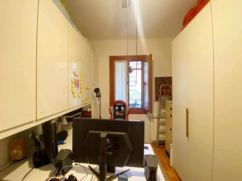 (Per INFO Mara 3481536890) A Treviso, zona tribunale, a soli 400 mt da Porta Santi Quaranta, prop...