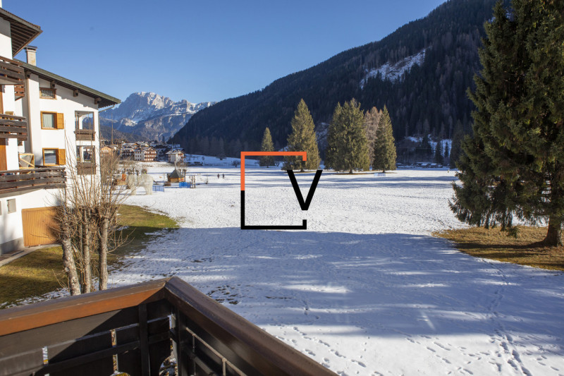 V386 - Proponiamo in vendita nel centro di Falcade esclusivo appartamento di ampia metratura con ...