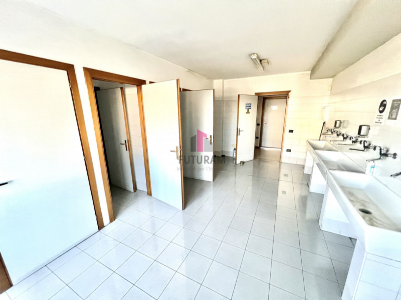 DUEVILLE - RIF. 604FUTURAM PER INFO 0444/310220 - 392/9183796

IN CONTESTO INDUSTRIALE/ARTIGIANAL...