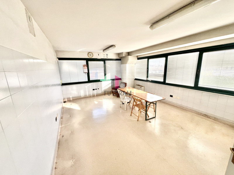 DUEVILLE - RIF. 604FUTURAM PER INFO 0444/310220 - 392/9183796

IN CONTESTO INDUSTRIALE/ARTIGIANAL...