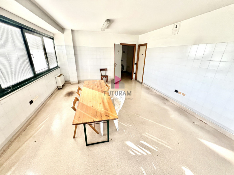 DUEVILLE - RIF. 604FUTURAM PER INFO 0444/310220 - 392/9183796

IN CONTESTO INDUSTRIALE/ARTIGIANAL...