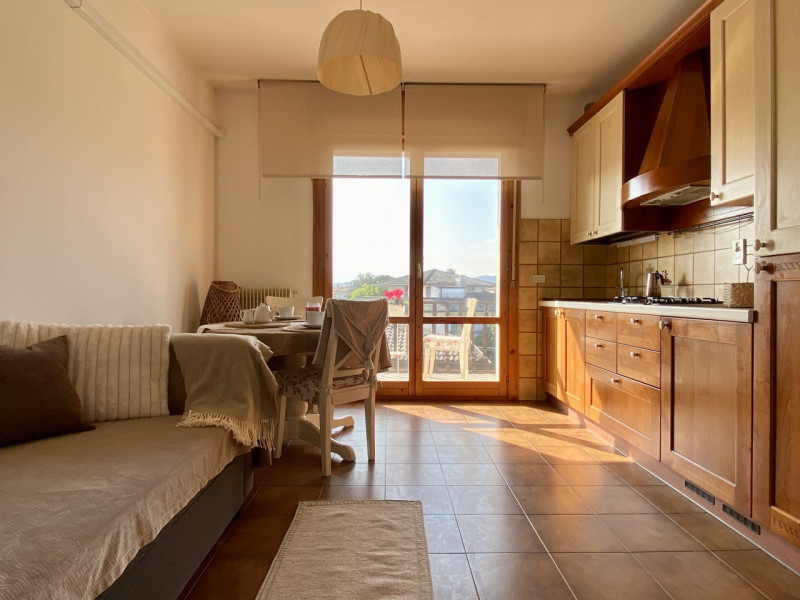 Nel centro di Costabissara, all’interno di un contesto curato e comodo a tutti i servizi, ti pres...