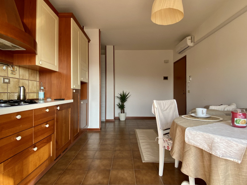 Nel centro di Costabissara, all’interno di un contesto curato e comodo a tutti i servizi, ti pres...