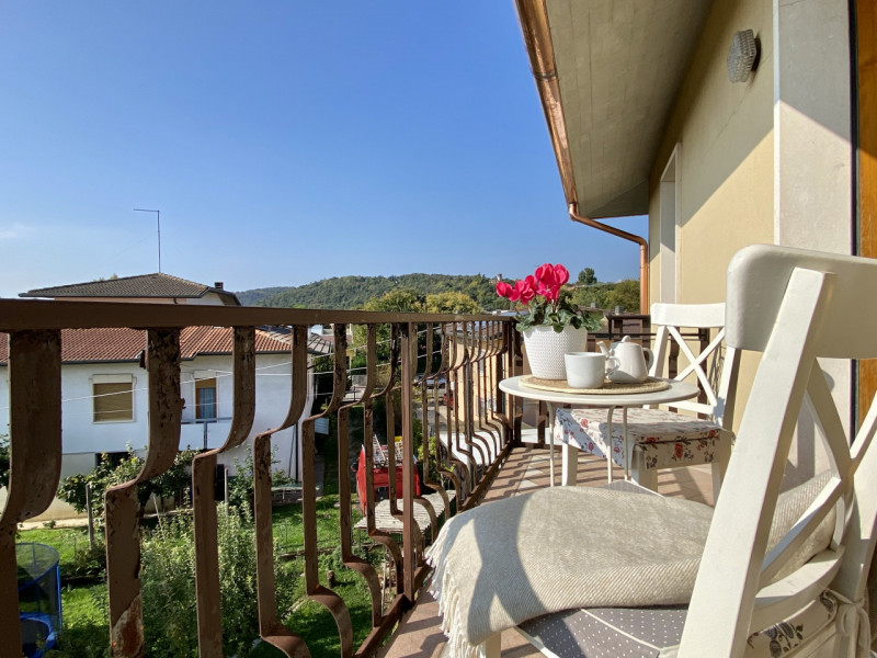 Nel centro di Costabissara, all’interno di un contesto curato e comodo a tutti i servizi, ti pres...