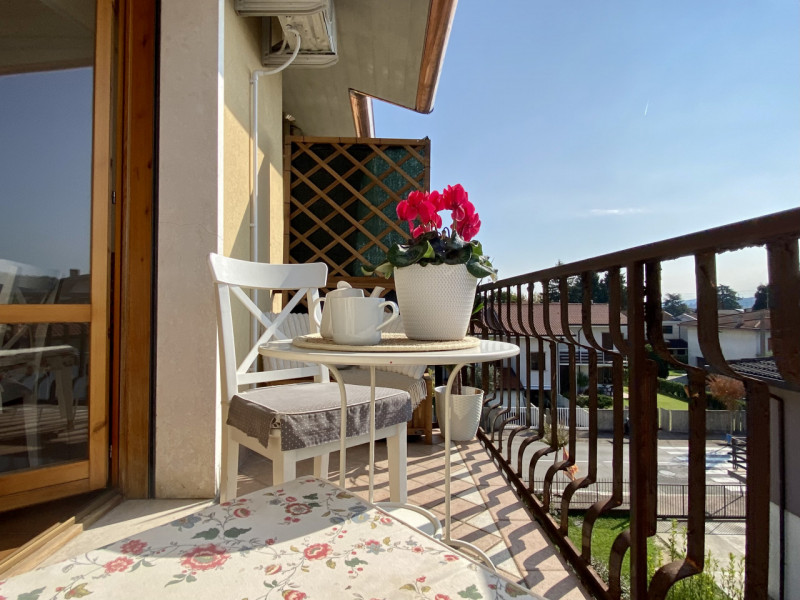 Nel centro di Costabissara, all’interno di un contesto curato e comodo a tutti i servizi, ti pres...