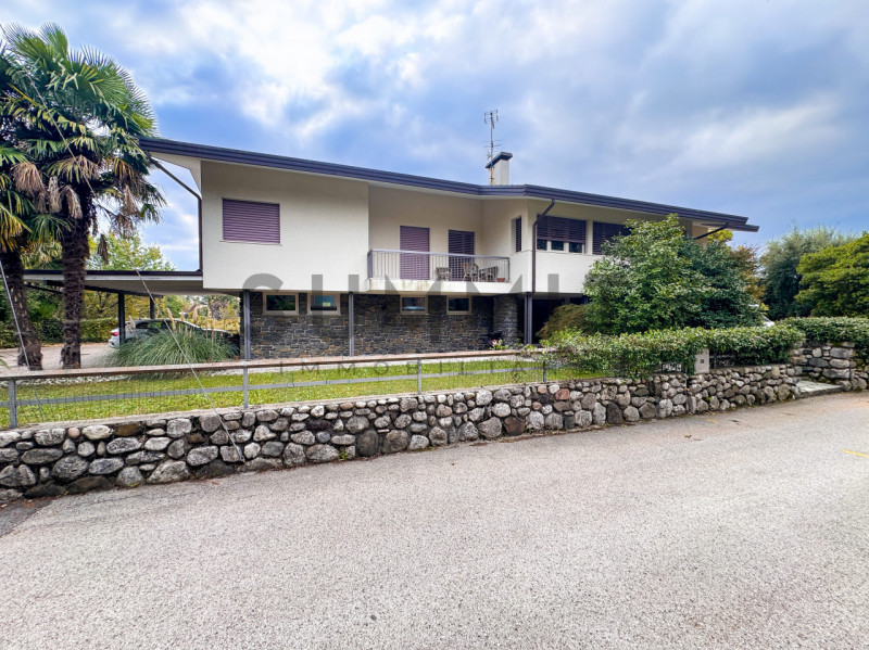 SCHIO: In pregiato contesto residenziale, proponiamo raffinata VILLA completamente ristrutturata ...