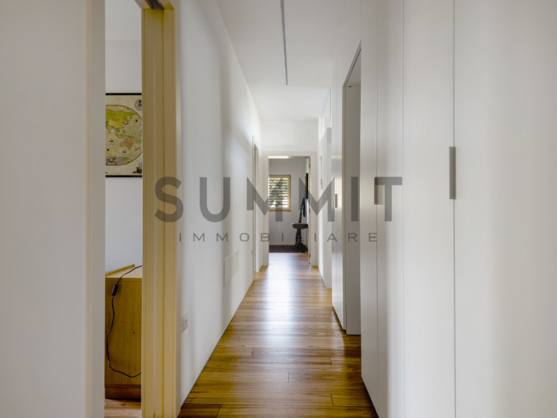 SCHIO: In pregiato contesto residenziale, proponiamo raffinata VILLA completamente ristrutturata ...