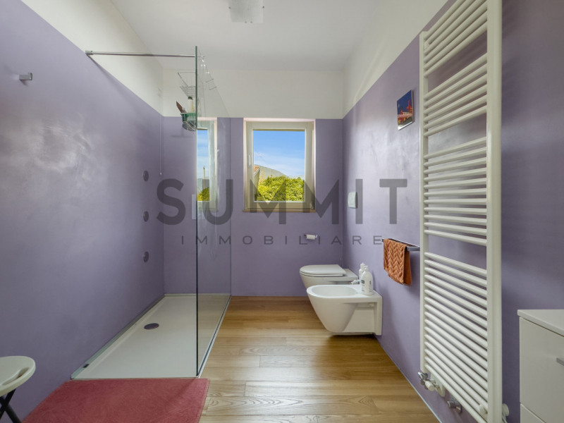 SCHIO: In pregiato contesto residenziale, proponiamo raffinata VILLA completamente ristrutturata ...