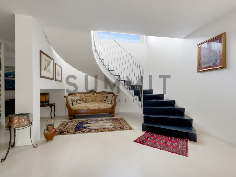 SCHIO: In pregiato contesto residenziale, proponiamo raffinata VILLA completamente ristrutturata ...