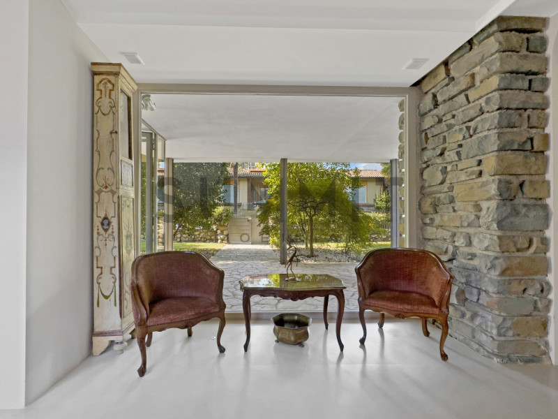 SCHIO: In pregiato contesto residenziale, proponiamo raffinata VILLA completamente ristrutturata ...