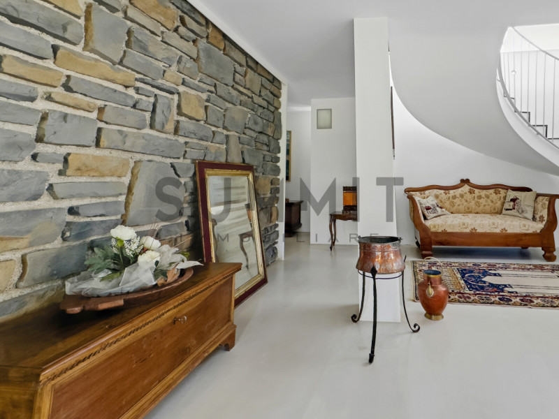 SCHIO: In pregiato contesto residenziale, proponiamo raffinata VILLA completamente ristrutturata ...