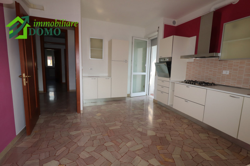 SCHIO - MAGRE': Affittasi, appartamento TRICAMERE in BIFAMILIARE arredato di cucina e camera, con...