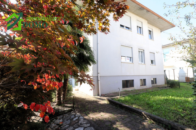 SCHIO - MAGRE': Affittasi, appartamento TRICAMERE in BIFAMILIARE arredato di cucina e camera, con...