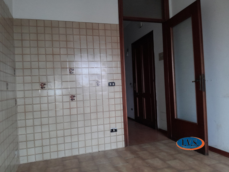 MONTEGALDELLA (VI): In quartiere residenziale appartamento in quadrifamiliare al primo ed ultimo ...